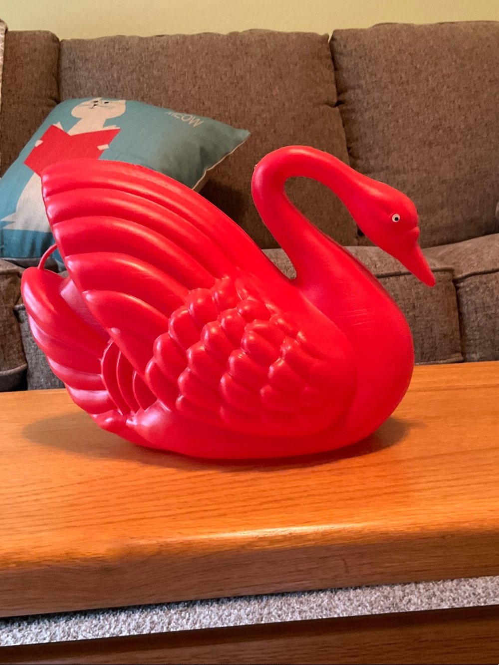 Vintage Blow Mold Swan, Excellent Condition